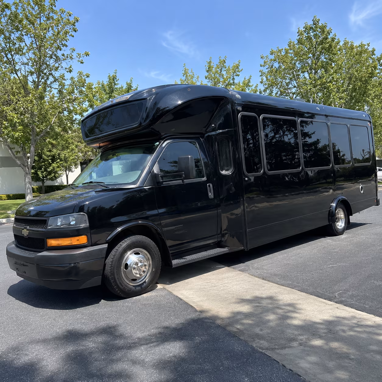 largo 15 passenger party bus