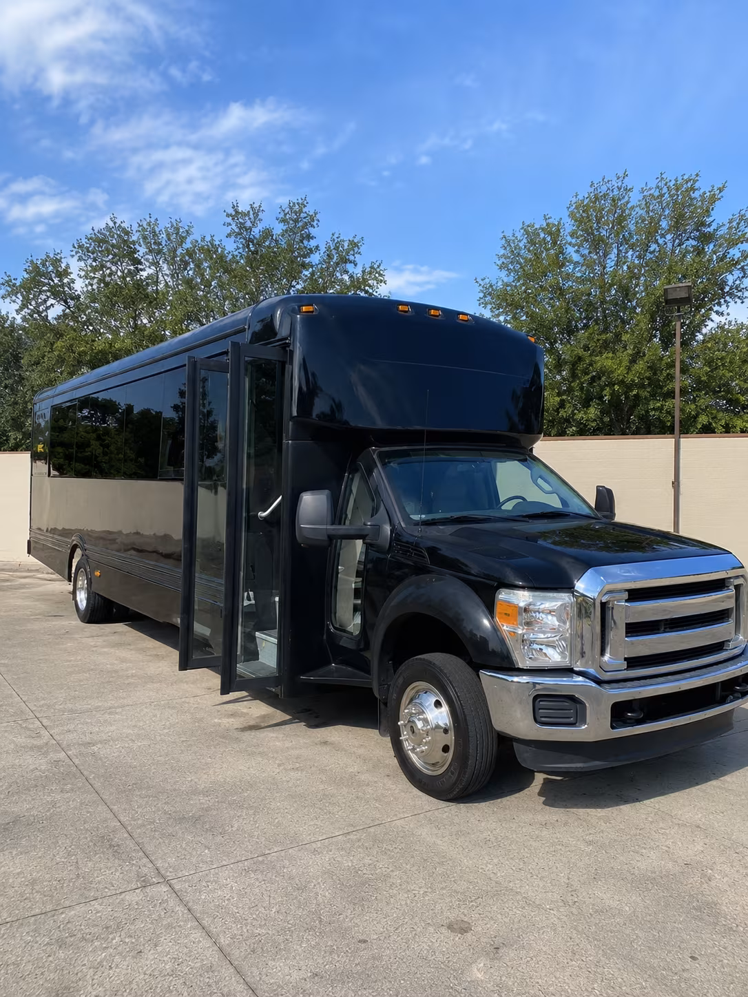 largo 20 passenger party bus