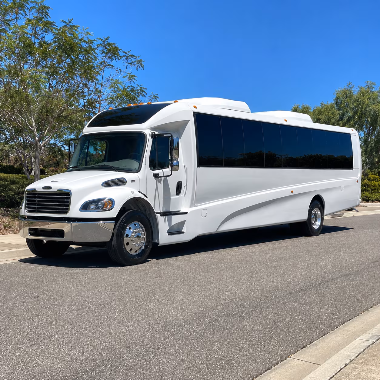 largo 28 passenger minibus