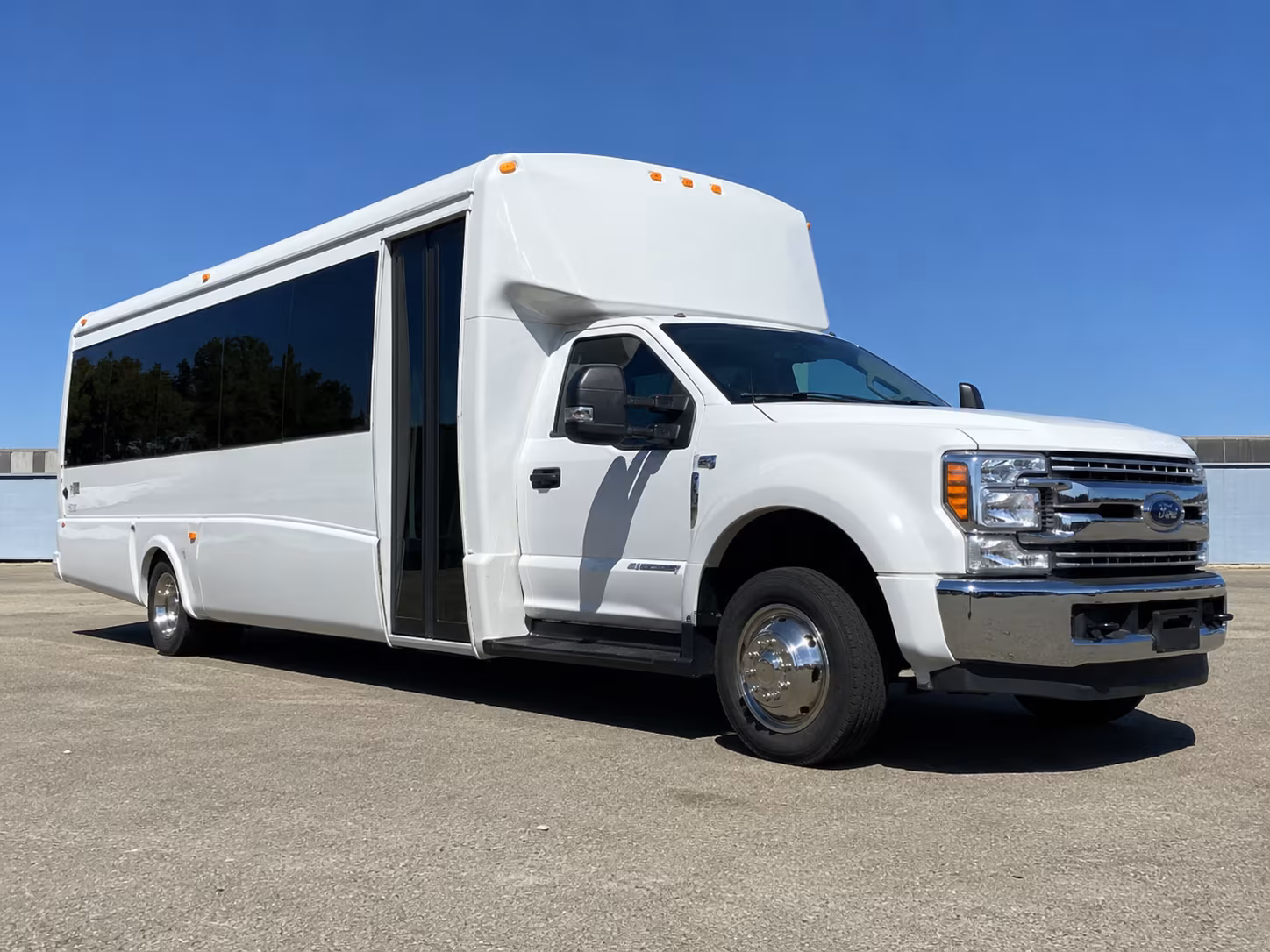 minibuses and charter buses for bands and performers touring through pinellas county